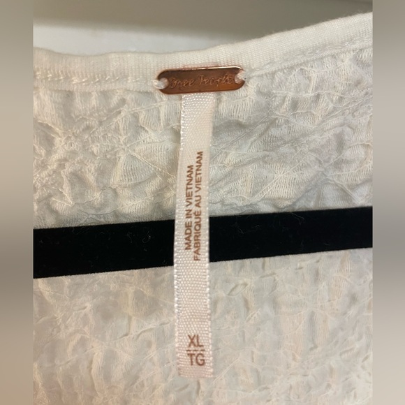 Free people white v-neck women’s shirt - size XL - Picture 3 of 3